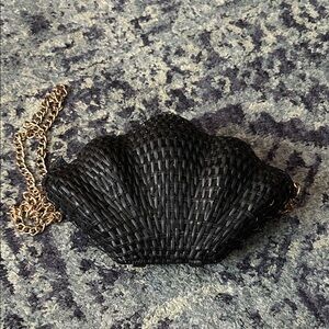 Black Woven Shell-Shaped Women's Bag
